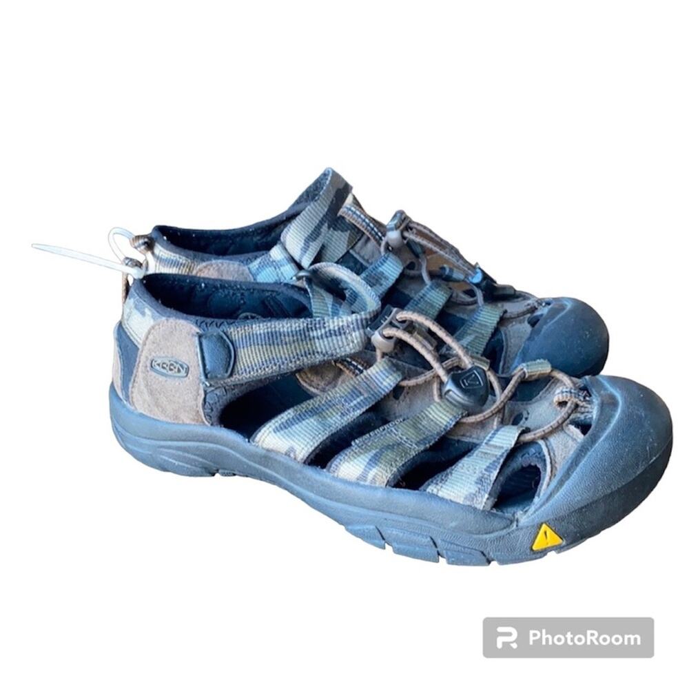 Keen Newport H2 camo water sandals size 4 beach coastal summer vacation lake